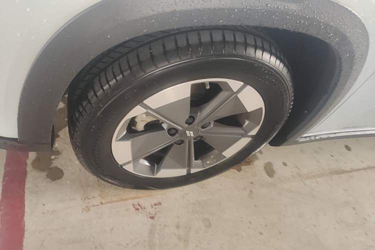 Used Livan 7 2024 605 km Executive Flagship Edition Exterior 4