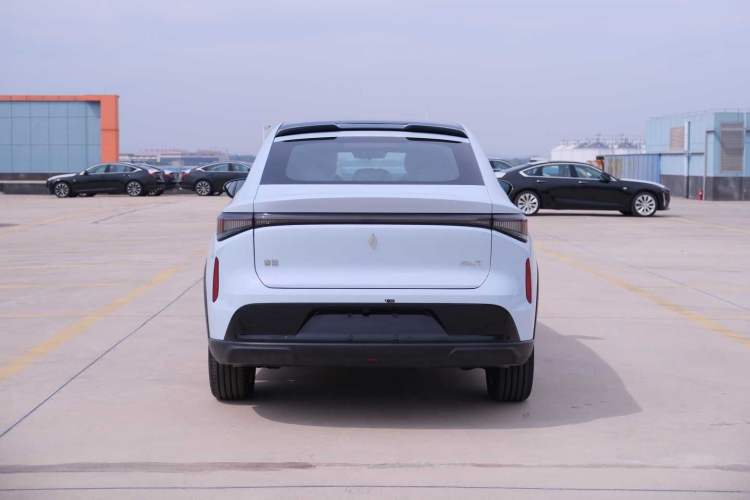Used Livan 7 2024 605 km Executive Glory Edition Exterior 6