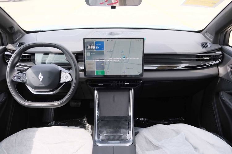 Used Livan 7 2024 605 km Executive Glory Edition Interior 1