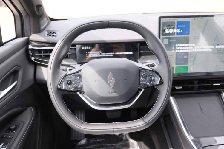 Used Livan 7 2024 605 km Executive Glory Edition Interior 2