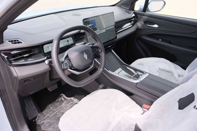 Used Livan 7 2024 605 km Executive Glory Edition Interior 4