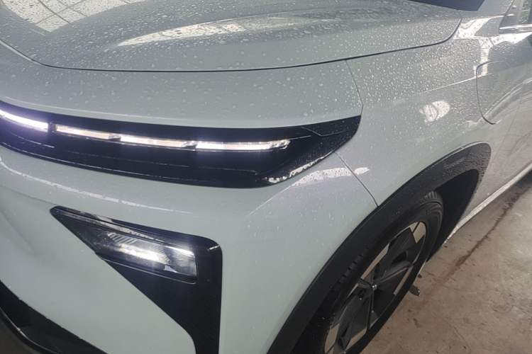 Used Livan 7 2024 605 km Executive Flagship Edition Left Front Headlight