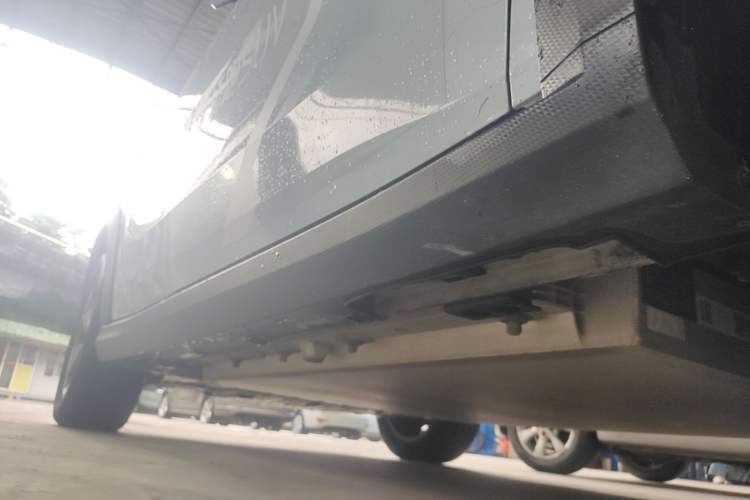 Used Livan 7 2024 605 km Executive Flagship Edition Right Side Sill