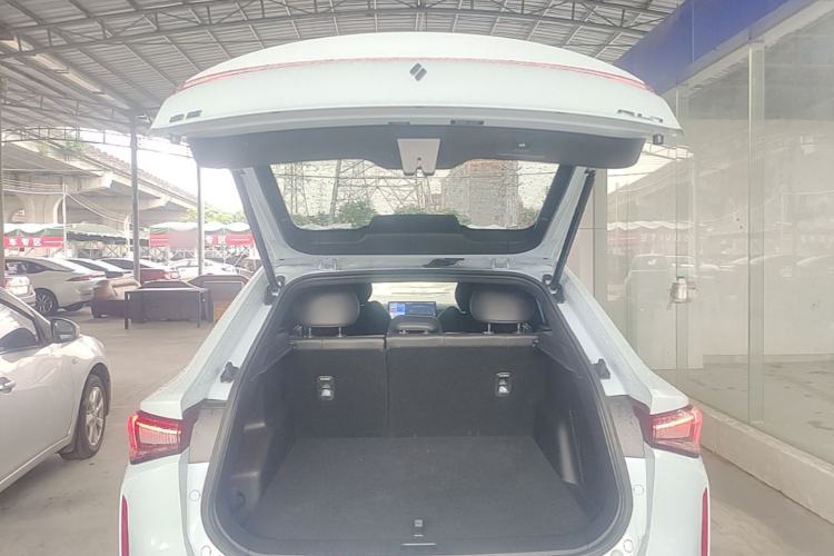 Used Livan 7 2024 605 km Executive Flagship Edition Trunk