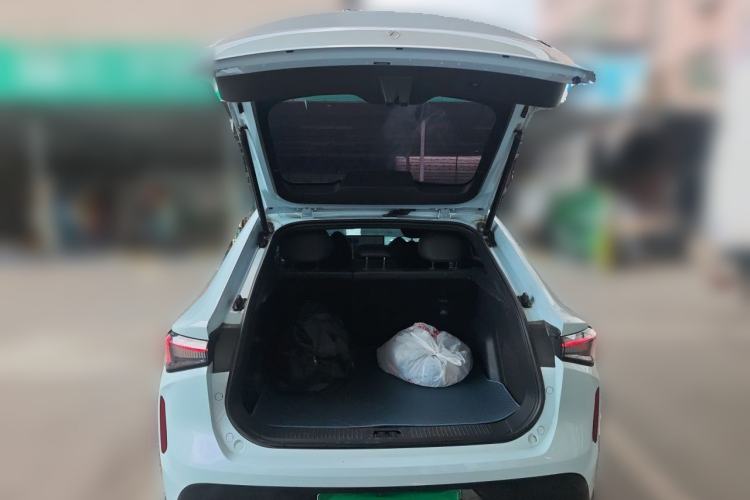 Used Livan 7 2024 450km Glory Edition Trunk