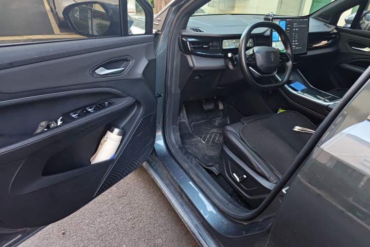 Used Livan 7 2024 605 km Glory Edition Driver Seat