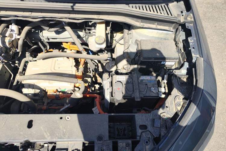 Used Livan 7 2024 605 km Glory Edition Engine Bay Left