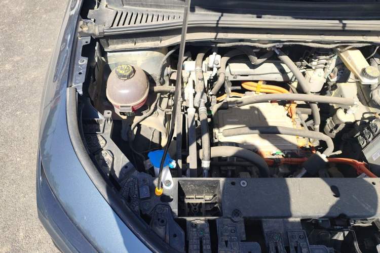 Used Livan 7 2024 605 km Glory Edition Engine Bay Right
