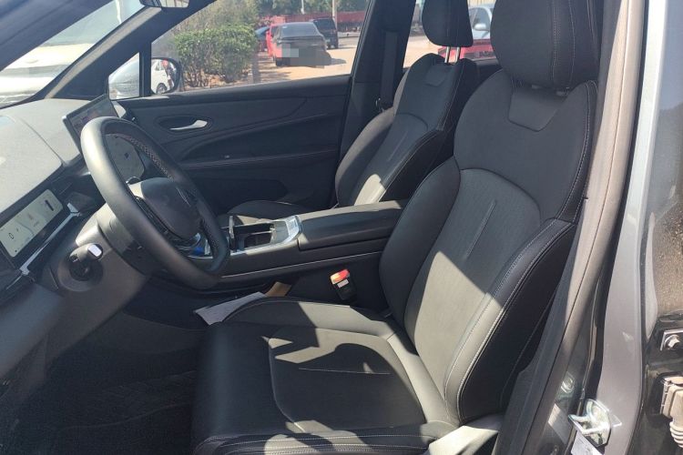 Used Livan 7 2024 605 km Glory Edition Left Front Seat