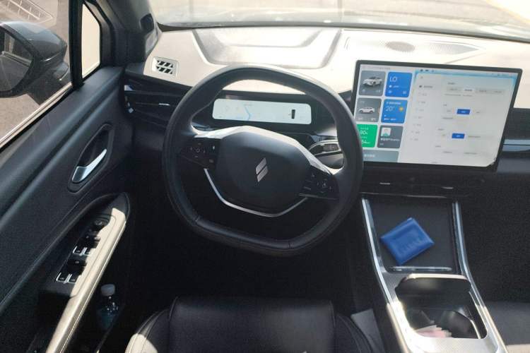 Used Livan 7 2024 605 km Glory Edition Steering Wheel