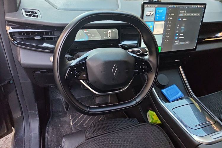 Used Livan 7 2024 605 km Glory Edition Steering Wheel