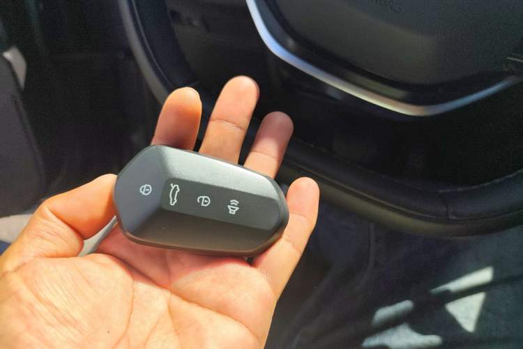 Used Livan 7 2024 605 km Glory Edition Vehicle Key