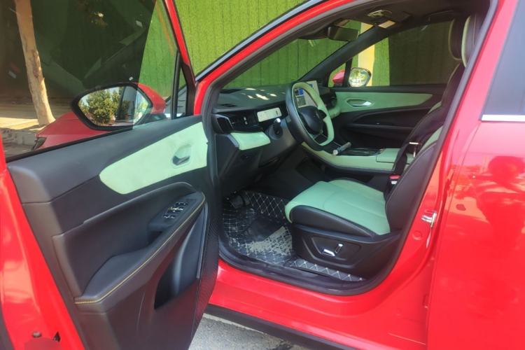 Used Livan 7 2024 605 km Executive Flagship Edition Driver Seat