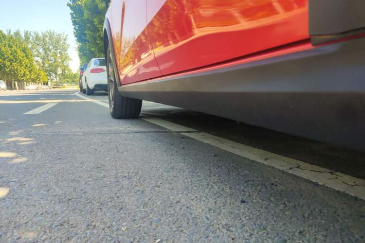 Used Livan 7 2024 605 km Executive Flagship Edition Left Side Sill