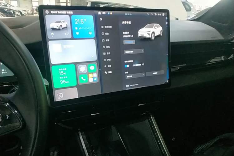 Used Livan 7 2024 450 km Business Glory Edition Audio And AC Panel
