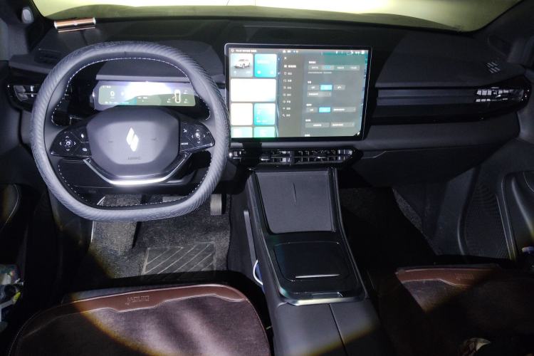 Used Livan 7 2024 450km Executive Version Center Console