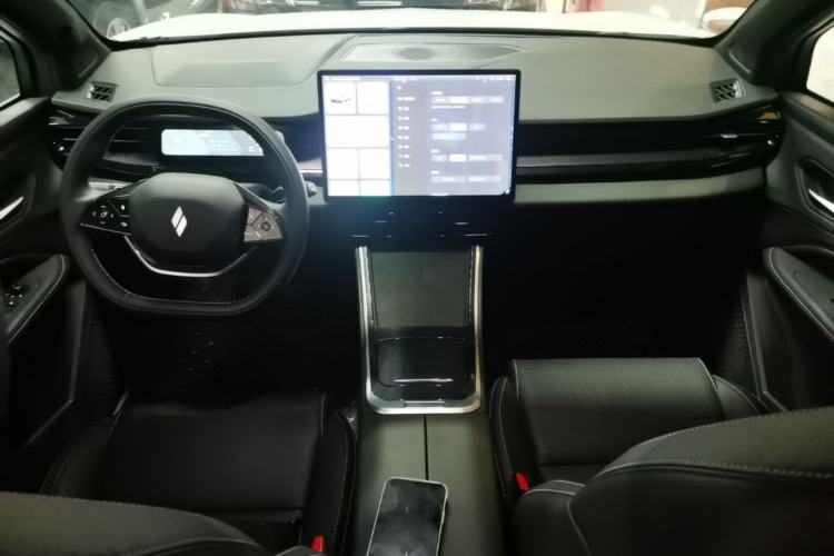 Used Livan 7 2024 450 km Business Glory Edition Center Console