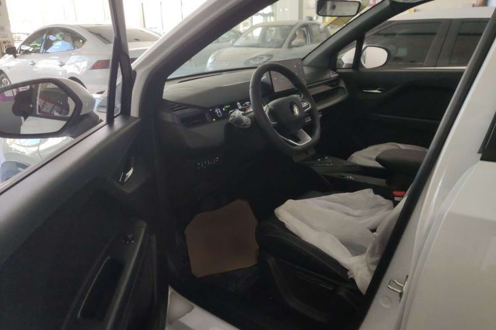 Used Livan 7 2024 605 km Wealth Edition Driver Seat