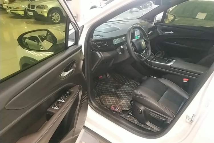 Used Livan 7 2024 450 km Business Glory Edition Driver Seat