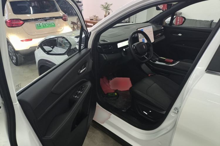 Used Livan 7 2024 605 km Glory Edition Driver Seat