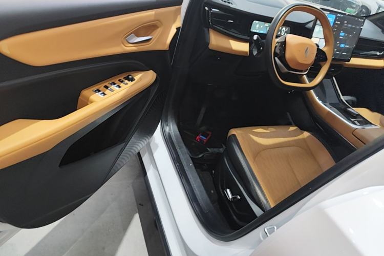 Used Livan 7 2024 605 km Glory Edition Driver Seat