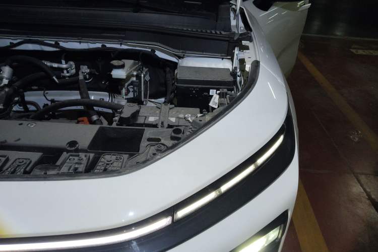 Used Livan 7 2024 450km Executive Version Engine Bay Left