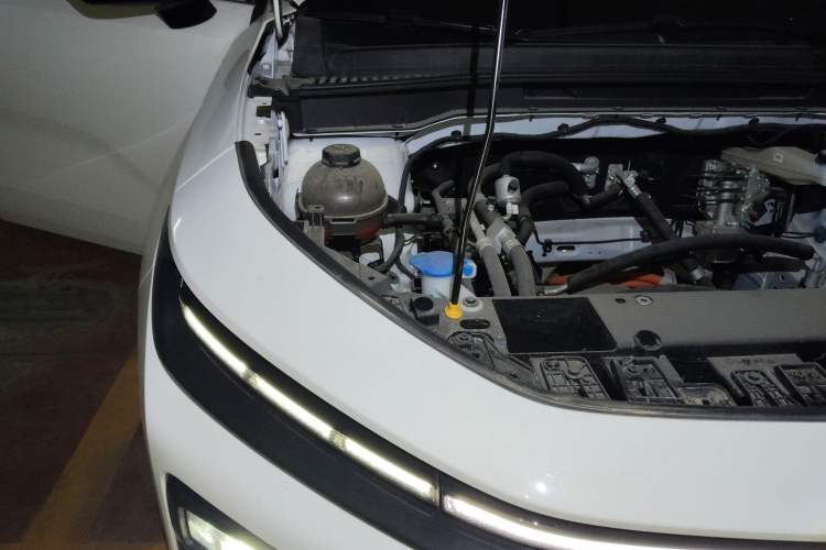 Used Livan 7 2024 450km Executive Version Engine Bay Right