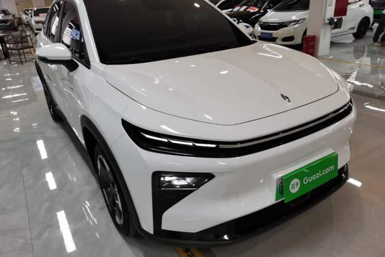 Used Livan 7 2024 450 km Business Glory Edition Exterior 1