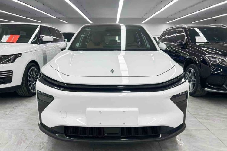 Used Livan 7 2024 605 km Glory Edition Exterior 1