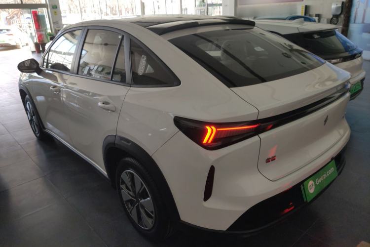 Used Livan 7 2024 605 km Wealth Edition Exterior 2