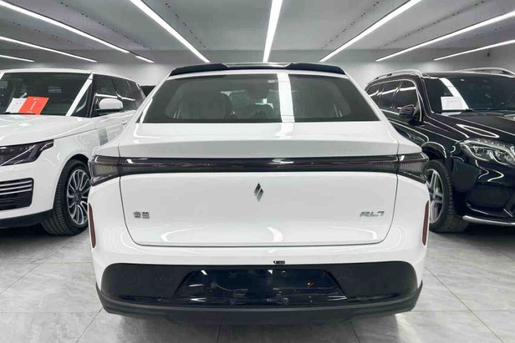 Used Livan 7 2024 605 km Glory Edition Exterior 2