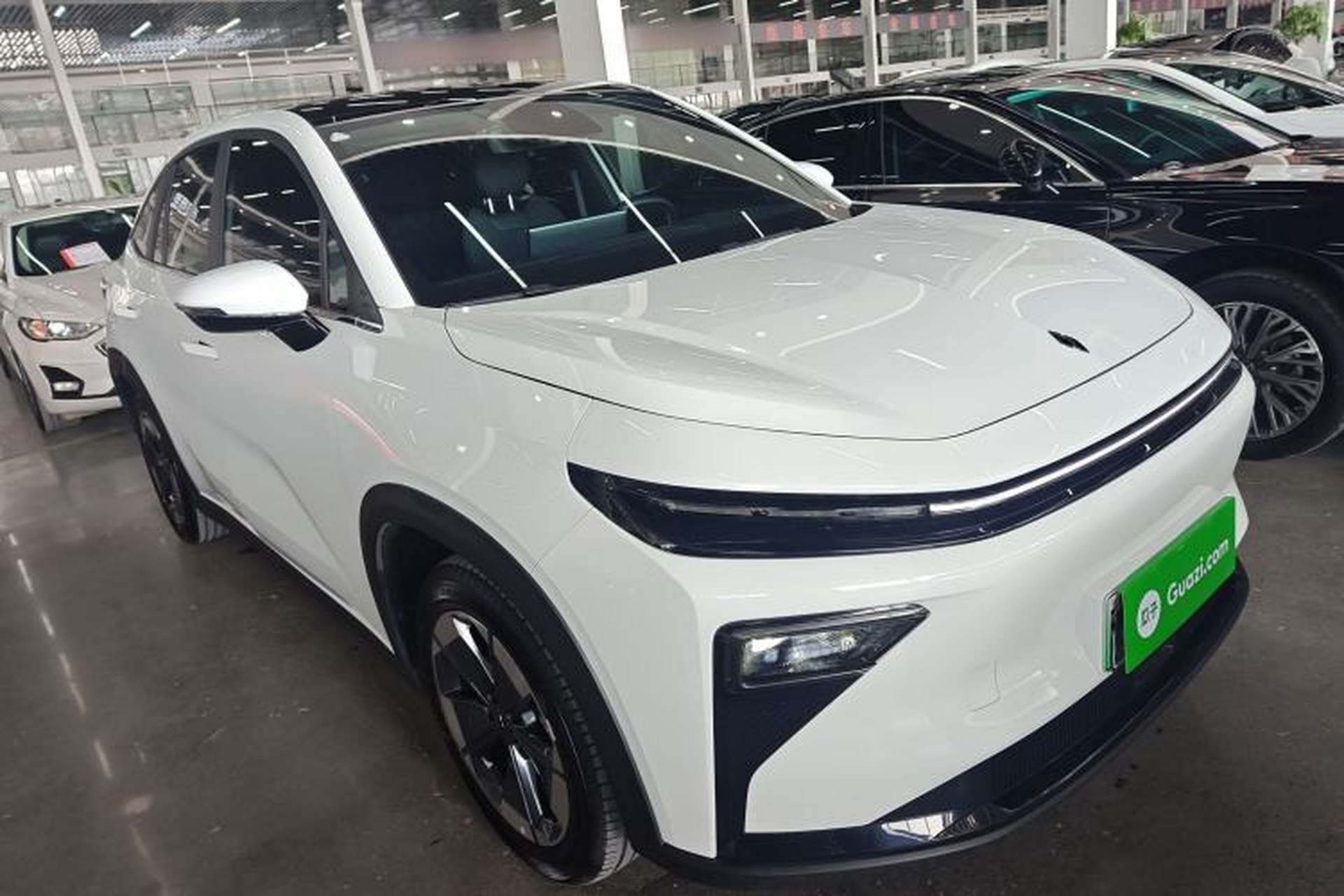 Used Livan 7 2024 605 km Glory Edition Exterior 2