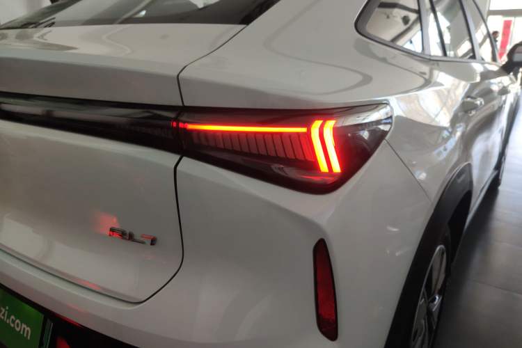 Used Livan 7 2024 605 km Wealth Edition Exterior 3