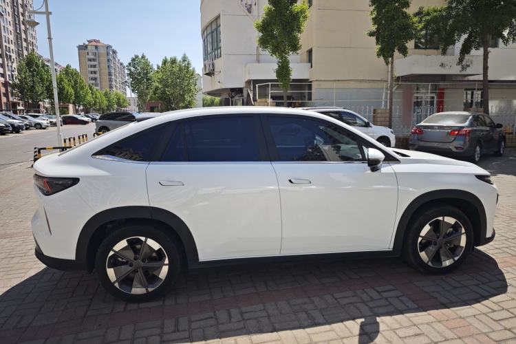 Used Livan 7 2024 450km Executive Version Exterior 3