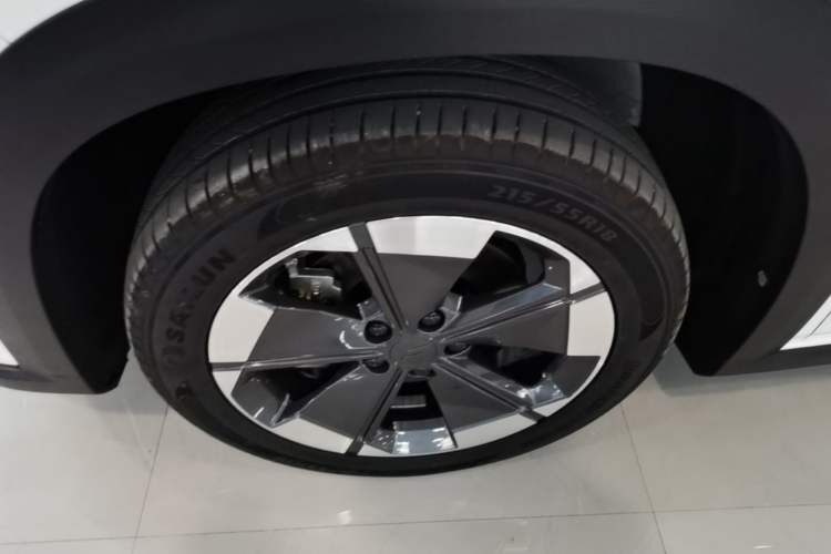 Used Livan 7 2024 450 km Business Glory Edition Exterior 4