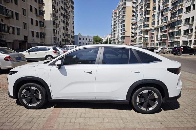 Used Livan 7 2024 450km Executive Version Exterior 4