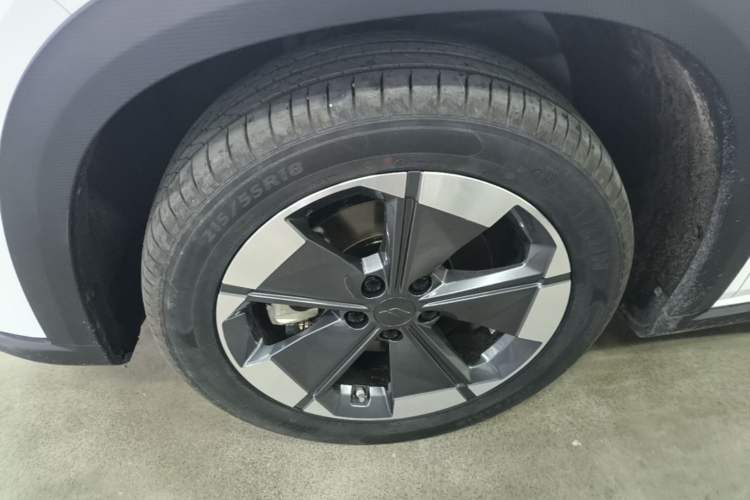 Used Livan 7 2024 605 km Glory Edition Exterior 4