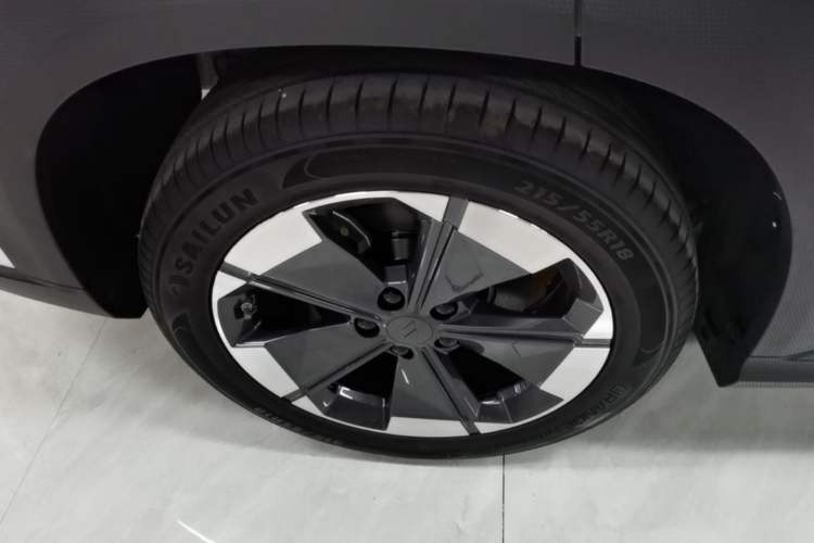 Used Livan 7 2024 450 km Business Glory Edition Exterior 5