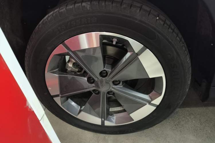 Used Livan 7 2024 605 km Glory Edition Exterior 5