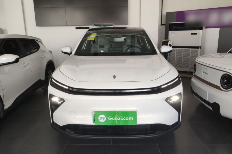 Used Livan 7 2024 605 km Wealth Edition Front