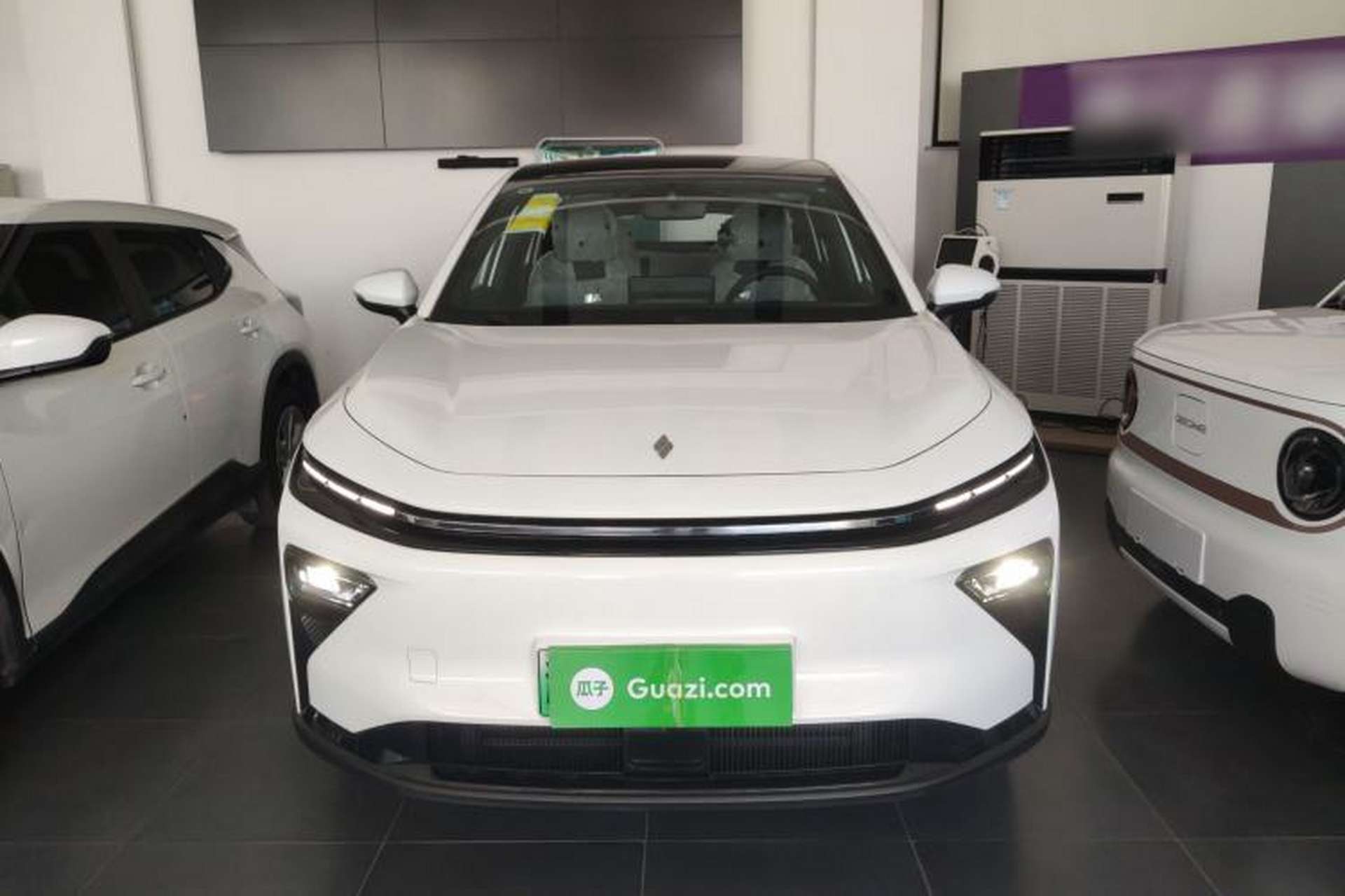 Used Livan 7 2024 605 km Wealth Edition Front