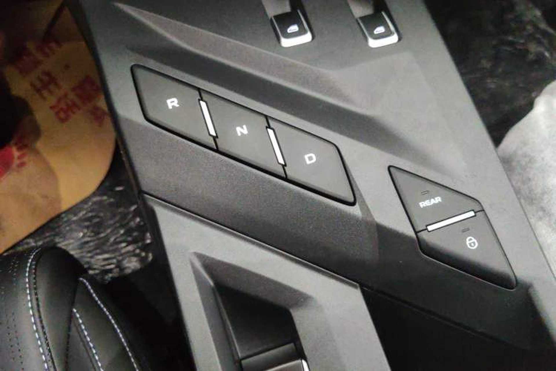 Used Livan 7 2024 605 km Wealth Edition Gear Lever