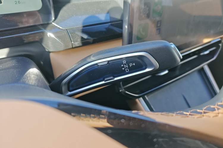 Used Livan 7 2024 605 km Glory Edition Gear Lever