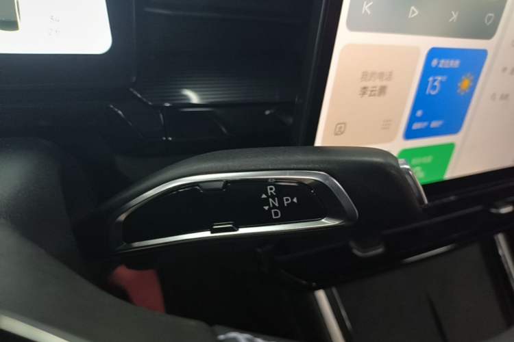 Used Livan 7 2024 605 km Glory Edition Gear Lever