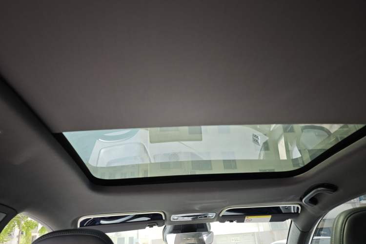 Used Livan 7 2024 450km Executive Version Headliner
