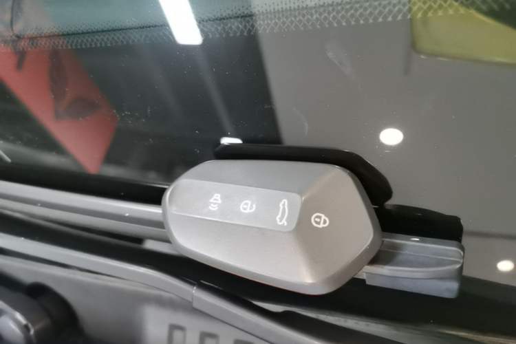 Used Livan 7 2024 450 km Business Glory Edition Interior 1
