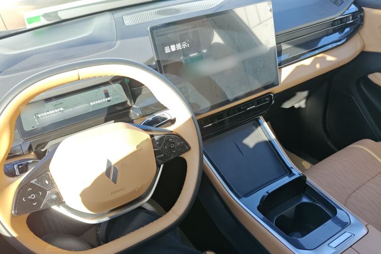Used Livan 7 2024 605 km Glory Edition Interior 2