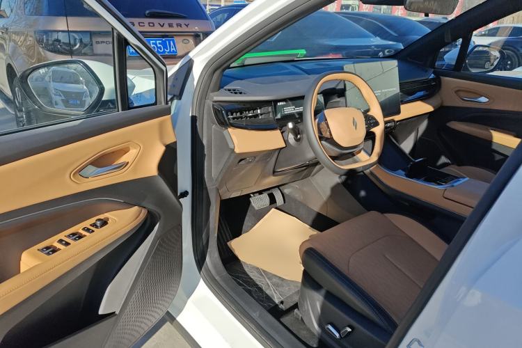 Used Livan 7 2024 605 km Glory Edition Interior 3