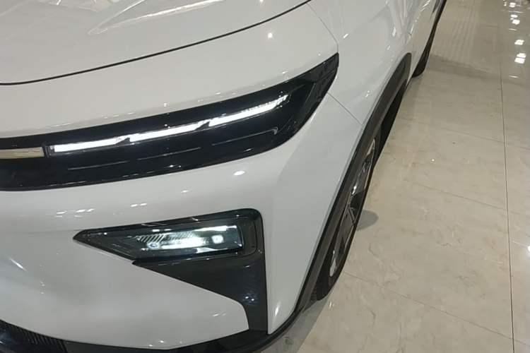 Used Livan 7 2024 450 km Business Glory Edition Left Front Headlight