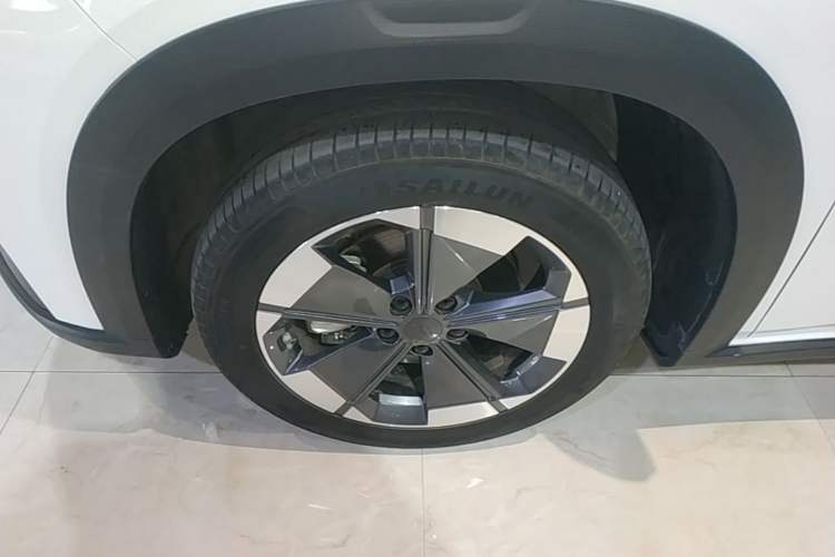 Used Livan 7 2024 450 km Business Glory Edition Left Front Wheel Hub